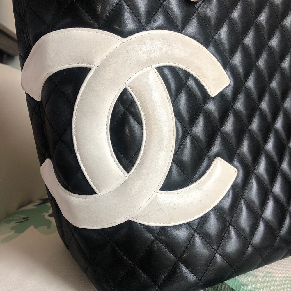 Well Loved Chanel Bag - Picture 2 of 4